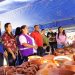Emprendedoras ofrecieron sus productos en MercaMujer de Apastepeque, San Vicente