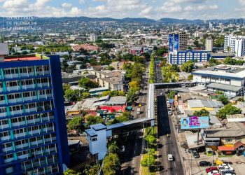 FOTOS/ Así luce la nueva pasarela que conecta los edificios del Hospital Bloom