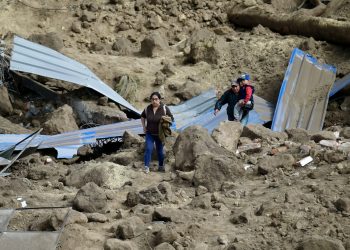 Sube a 12 el número de muertos por deslave en el sur de Ecuador