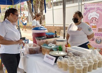 Mujeres pudieron acceder a diversos servicios en Usulután