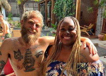 El actor Jonah Hill disfruta sus vacaciones en las playas de Surf City, El Salvador