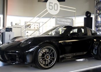El nuevo Porsche 911 Edición 50 años se luce por las calles de El Salvador