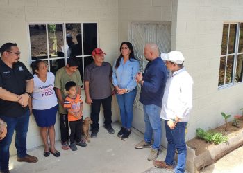 Entregan viviendas a excombatientes en Torola, Morazán