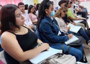 Universitarios de la zona occidental conocen propuestas de reformas constitucionales