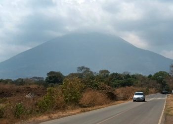 Piden a la población no atender rumores respecto al volcán Chaparrastique de San Miguel