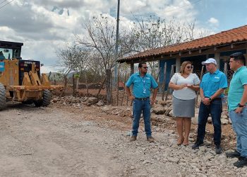 La Dirección de Obras Municipales construye una nueva carretera en Bolívar, La Unión