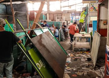 Vendedores desalojan el mercado Central de Santa Ana