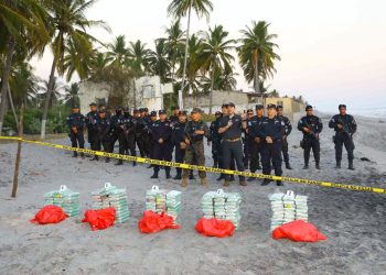 Autoridades decomisan 145 kg de cocaína en playa Las Hojas, en La Paz