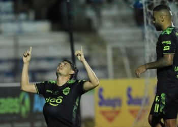 Los pericos reverdecieron con el triunfo tecleño ante Metapán