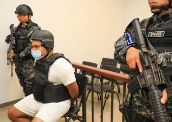 Envían a prisión a acusado de asesinar al exalcalde del Puerto de La Libertad y su esposa