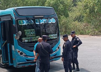 Detienen a motorista de transporte colectivo por agredir a trabajadora vial