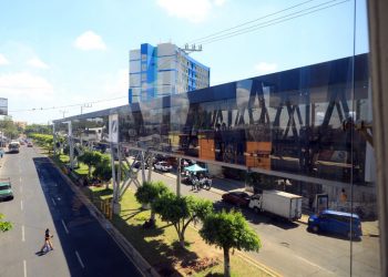 Salud y Obras Públicas entregan pasarela que conectará los edificios del Hospital Bloom