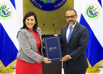 Ministra de Economía entrega a Asamblea iniciativa para eliminar impuestos sobre la innovación tecnológica