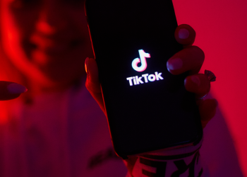 Proyecto de ley para prohibir TikTok avanza en Congreso de EE. UU.