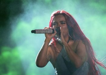 De bichota a reina: Karol G arrasó en los Latin American Music Awards 2023