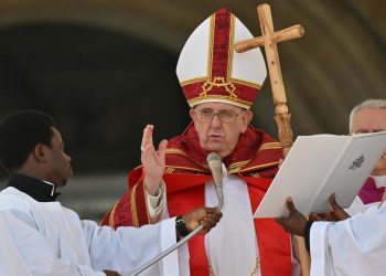 El papa preside el Domingo de Ramos tras su hospitalización y agradece las oraciones por su salud