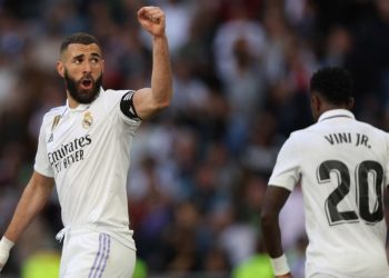 Un inspirado Benzema lidera al Real Madrid en festín ante el Valladolid