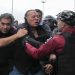 Agreden a ministro de Seguridad en protesta de choferes de autobús en Argentina