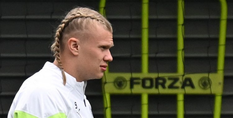 Erling Haaland está recuperado de una lesión y será titular ante el Bayern Múnich. Foto AFP