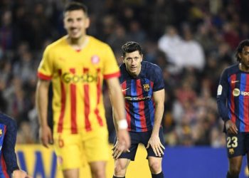 El Barcelona se atasca contra el Girona, pero da un paso más al título