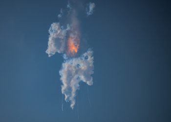 Megacohete Starship de SpaceX explota en pleno vuelo en primer ensayo