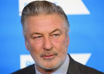 Retiran los cargos contra Alec Baldwin por los disparos en la filmación de «Rust»