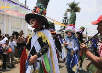 Fiesta de San Marcos en Nicaragua en el atrio de una iglesia por restricciones del Gobierno