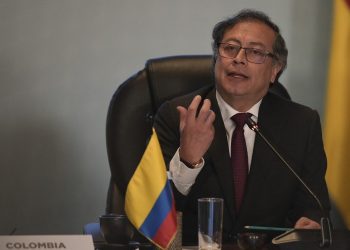 Presidente de Colombia pide renuncia de todo su gabinete