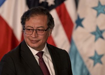 Presidente de Colombia pide renuncia de todo su gabinete