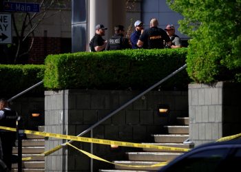 Identifican a Connor Sturgeon, de 23 años, como autor del tiroteo en el banco en Louisville