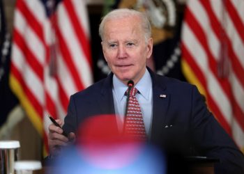 Biden firma la ley que pone fin a la emergencia nacional por el COVID-19