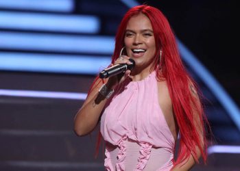 Karol G sorprende a sus seguidores con unas fotografías de su época de adolescencia