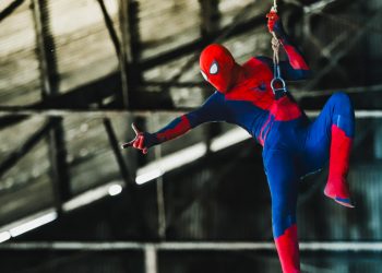 Spider-Man hace una aparición espectacular en el Multiverso de CIFCOMIC