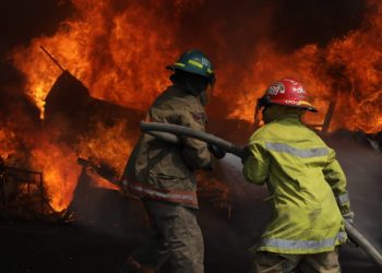 Bomberos de El Salvador han atendido 336 incendios en 9 días