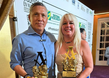 Alfa Arrué y Rudis Gallo recibieron premio Actitud en Los Ángeles