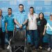 Diputado del Parlacen entrega ayuda a una habitante de Ayutuxtepeque