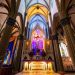 Fachada de la iglesia El Calvario se iluminó por completo
