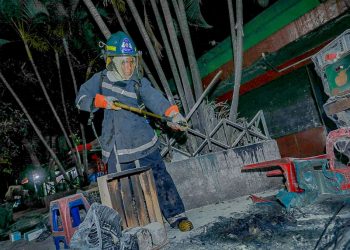 Bomberos extinguen incendio en bulevar Venezuela