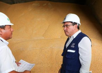 Defensoría del Consumidor realiza verificación de precios de granos básicos en Acajutla