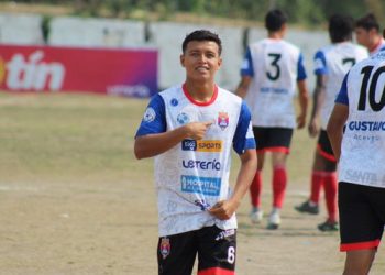 Santa Ana no anduvo con rodeos y goleó a Cuscatleco con doblete de Raúl Peñaranda