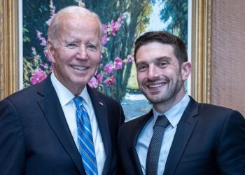 Hijo de George Soros endosa apoyo a reelección de Joe Biden