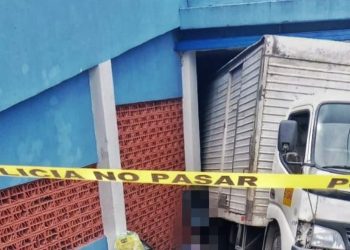 Hombre muere tras ser atropellado en un estacionamiento en San Salvador