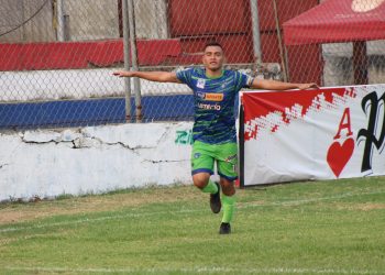 Rusvel Saravia marca triplete en victoria de Usulután