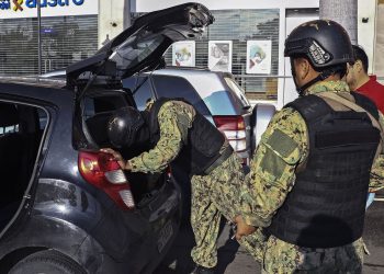 Gobierno de Ecuador autoriza el uso de armas para defensa personal