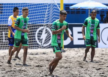 Frank Velásquez y su Barra de Santiago debutan en casa