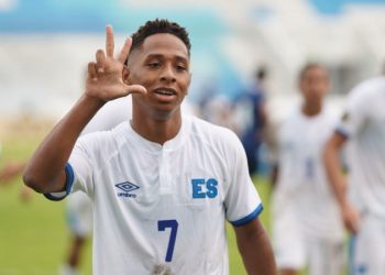 Hugo Pérez quiere que Mayer Gil compita con Jairo Henríquez por la titularidad en la Azul