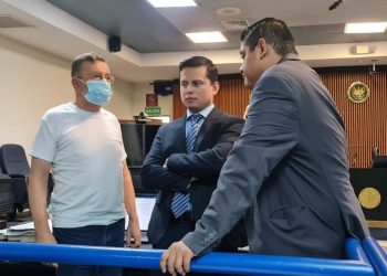 Exfuncionarios del FMLN declararán en contra del prófugo Mauricio Funes