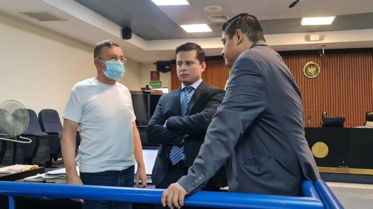 El exministro de Justicia y Seguridad David Munguía Payés, es enjuiciado junto a Mauricio Funes quien fue declarado rebelde por estar prófugo.