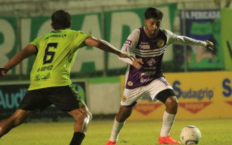 Santa Tecla no quedó agusto con el arbitraje ante Platense. Foto: Platense.