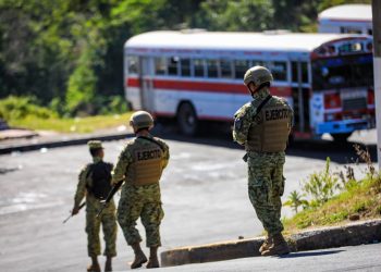 Encuesta UCA: PNC y Fuerza Armada tienen altos niveles de confianza de la población